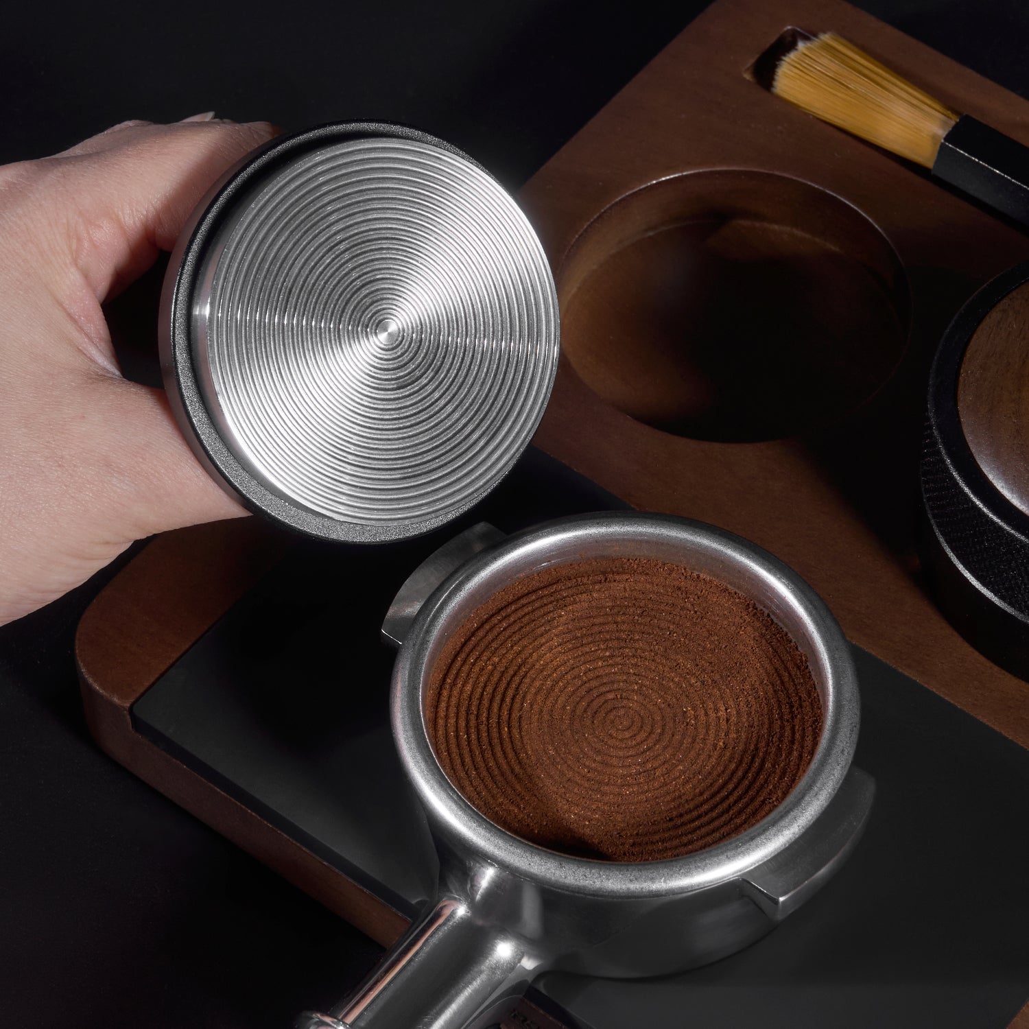 zirkus constant pressure self-leveling coffee tamper with walnut handle 5